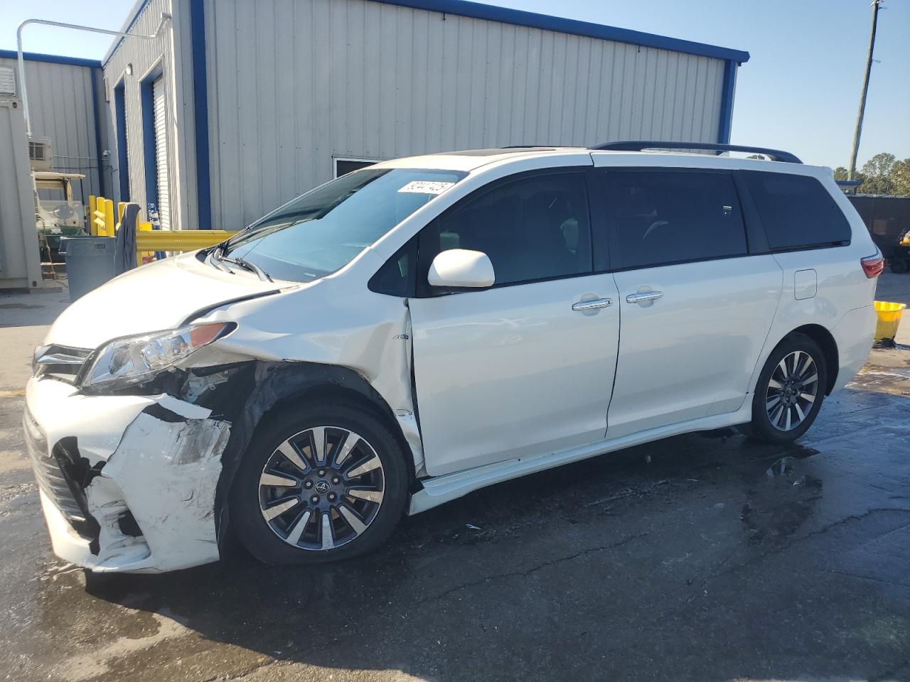 2020 TOYOTA SIENNA XLE 7-PASSENGER photo 2