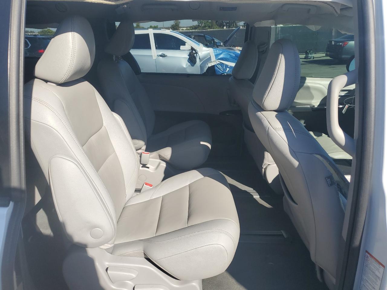 2020 TOYOTA SIENNA XLE 7-PASSENGER photo 21