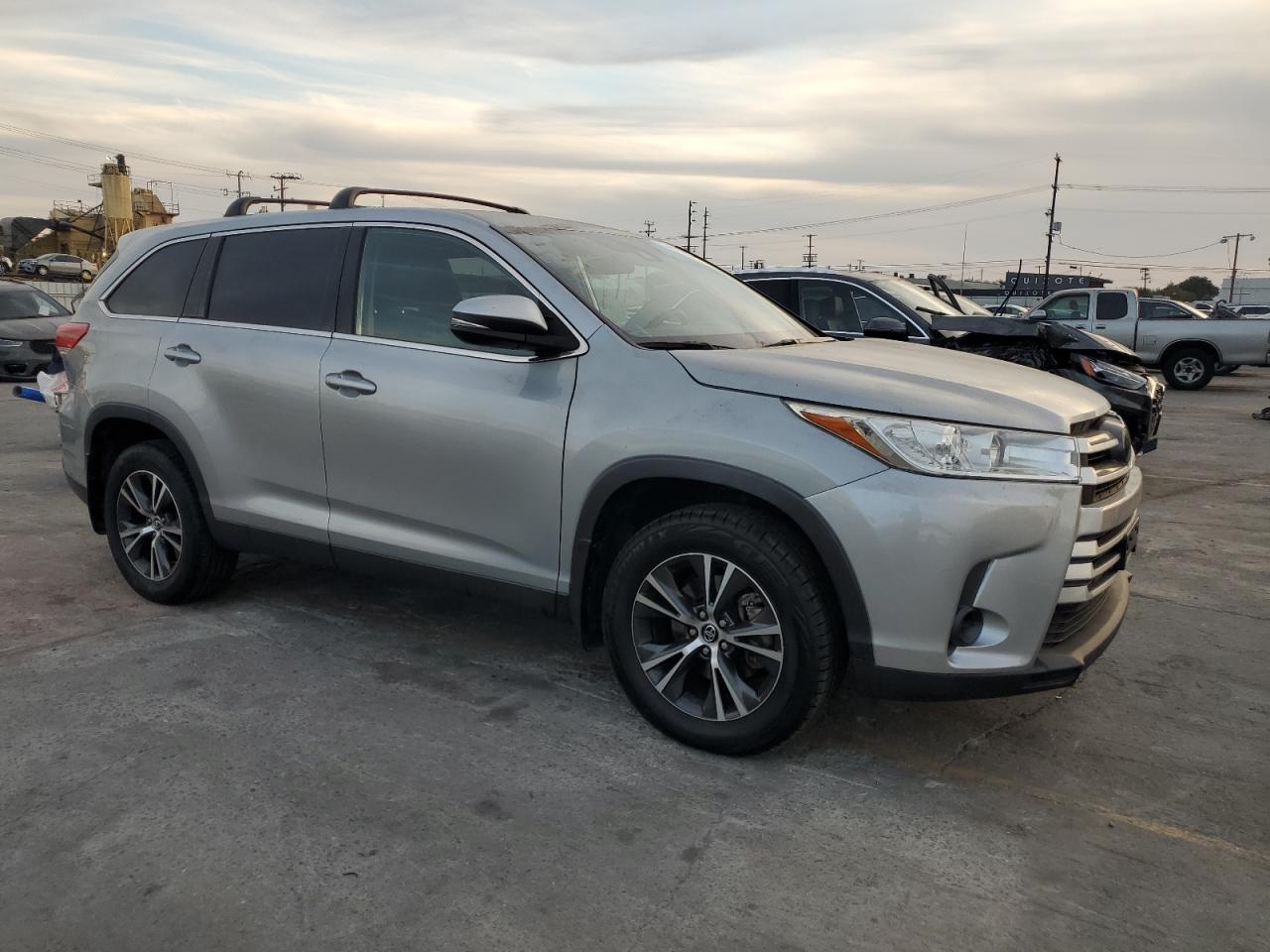 2019 TOYOTA HIGHLANDER LE photo 10