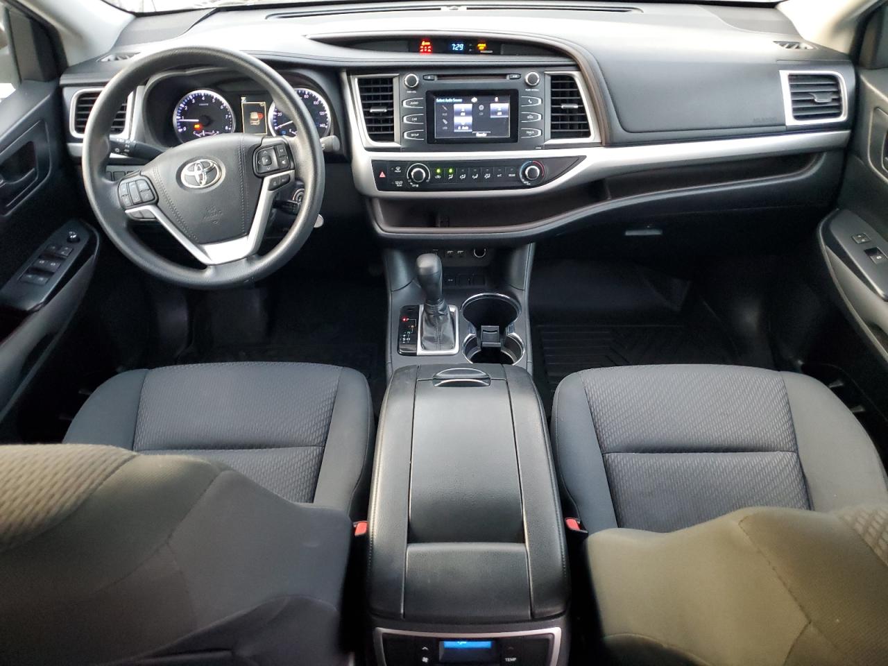 2019 TOYOTA HIGHLANDER LE photo 22