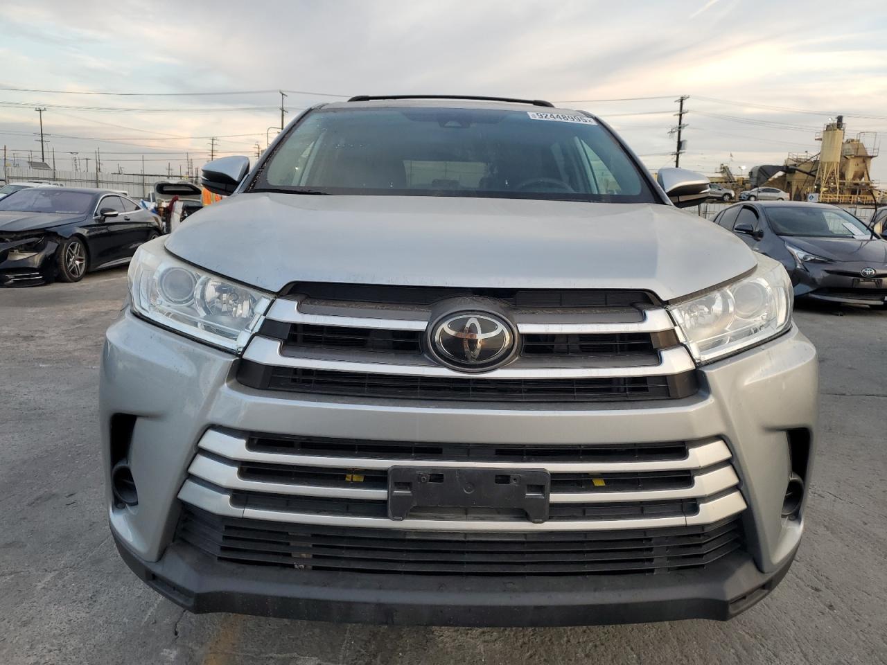 2019 TOYOTA HIGHLANDER LE photo 13