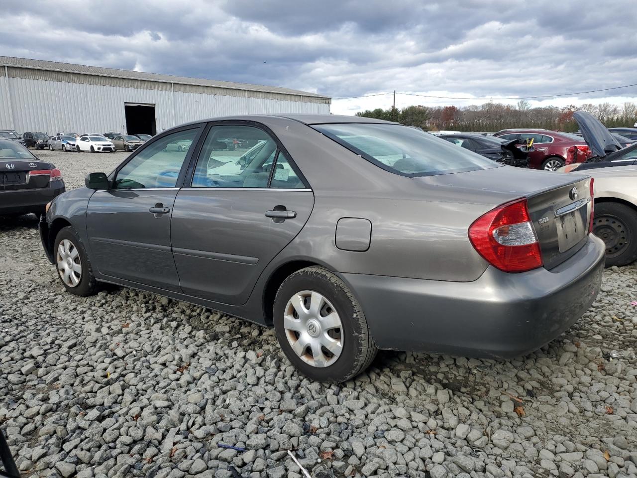 2002 TOYOTA CAMRY LE photo 3