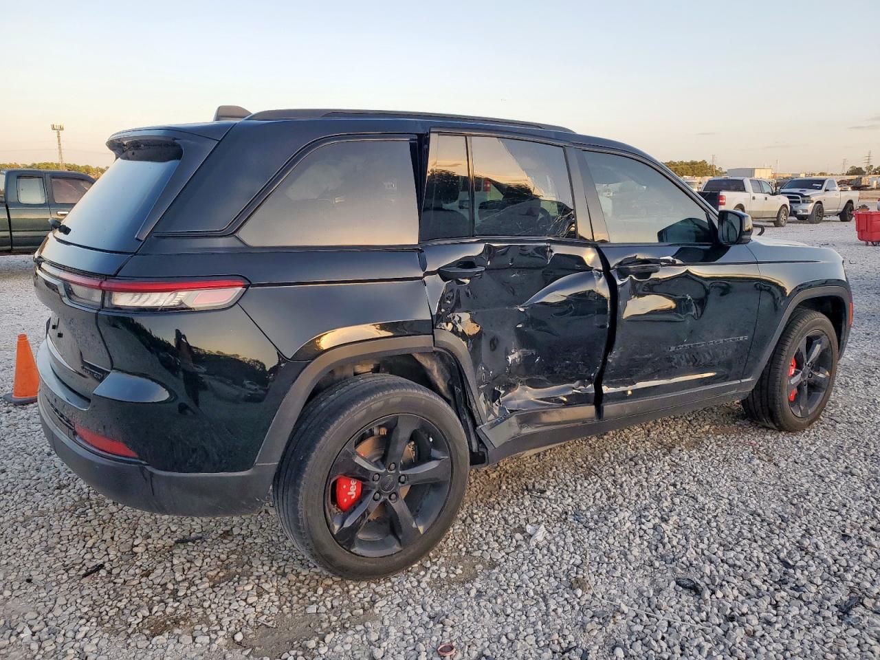 2024 JEEP GRAND CHEROKEE LIMITED photo 3