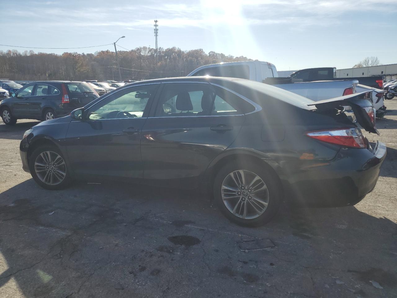 2015 TOYOTA CAMRY photo 3