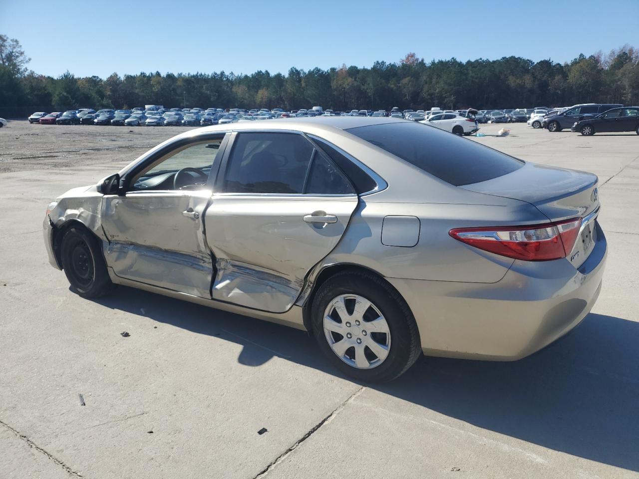 2017 TOYOTA CAMRY LE photo 4