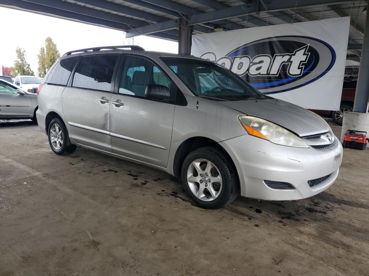 2006 TOYOTA SIENNA CE photo 4