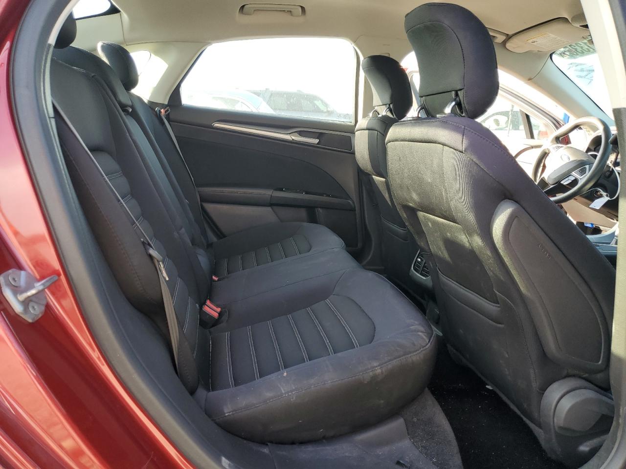 2014 FORD FUSION SE photo 19