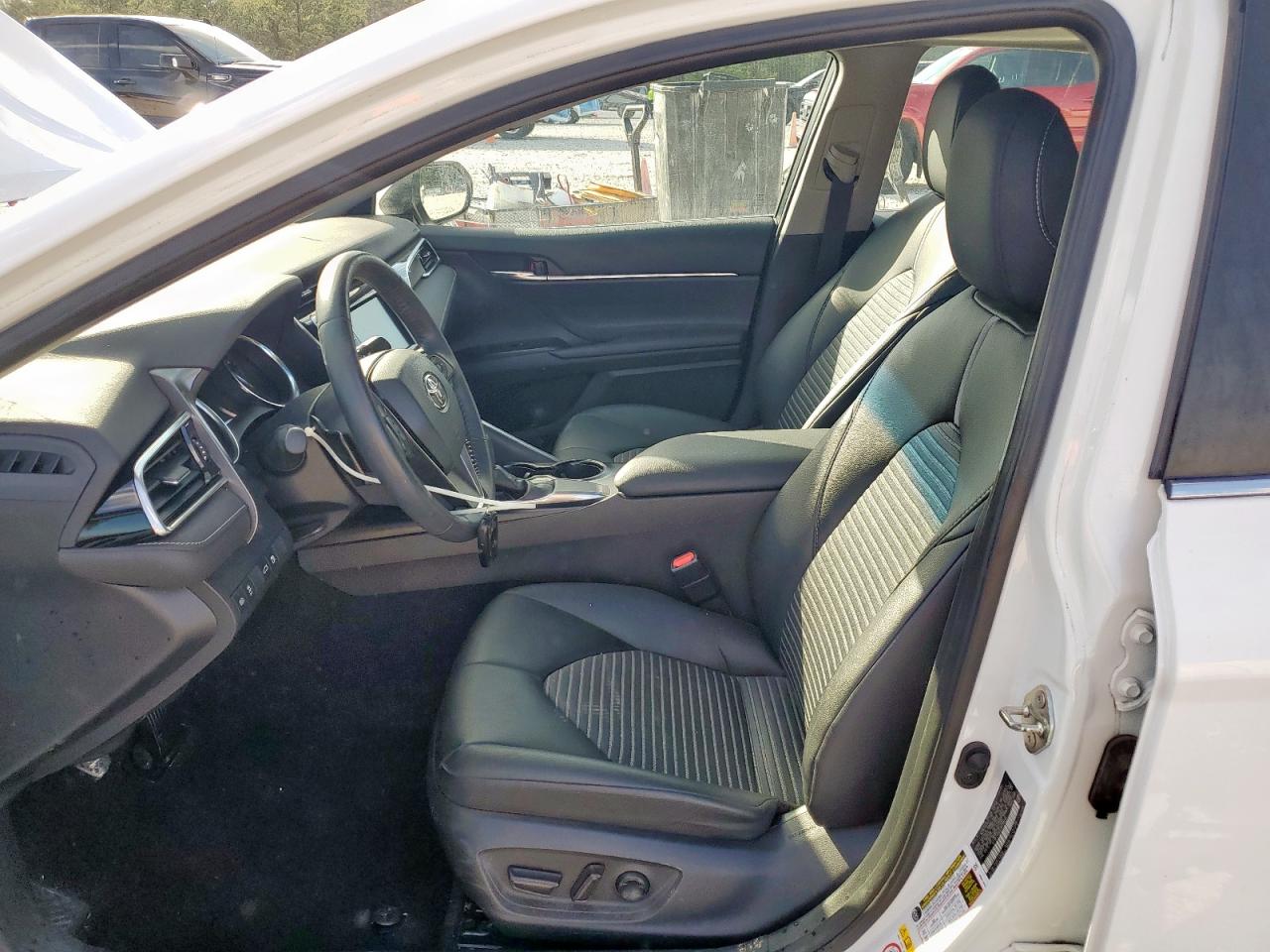 2018 TOYOTA CAMRY SE photo 19