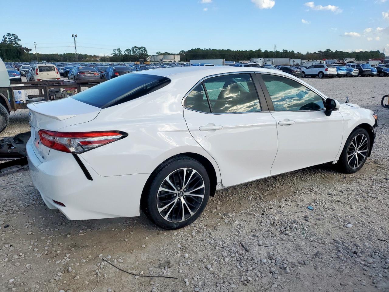2018 TOYOTA CAMRY SE photo 7
