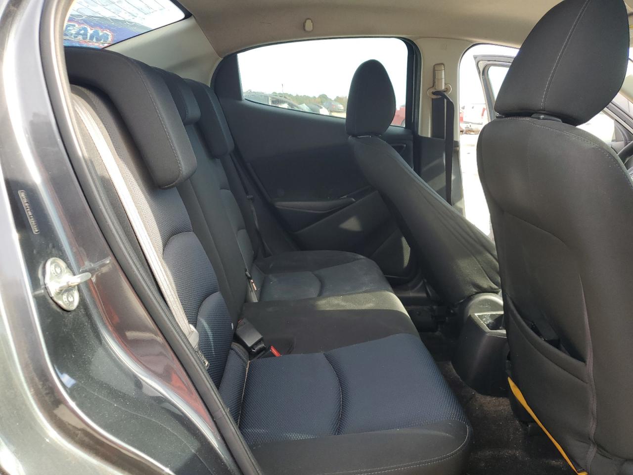 2019 TOYOTA YARIS L photo 10