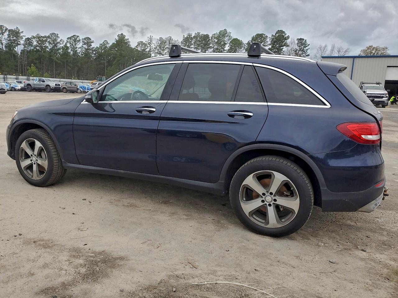 2017 MERCEDES-BENZ GLC 300 photo 3