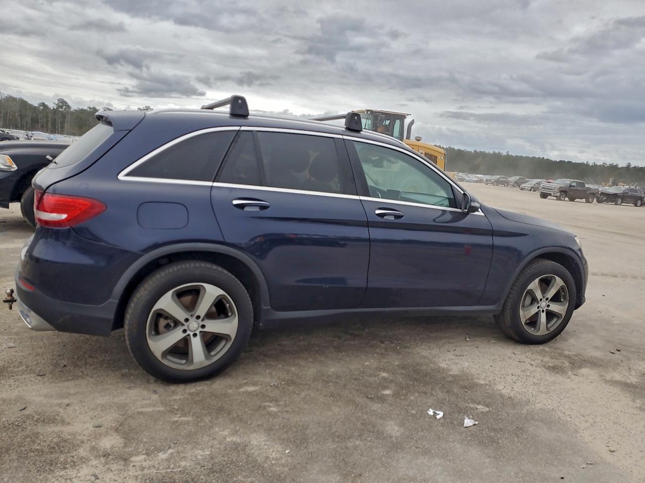 2017 MERCEDES-BENZ GLC 300 photo 5