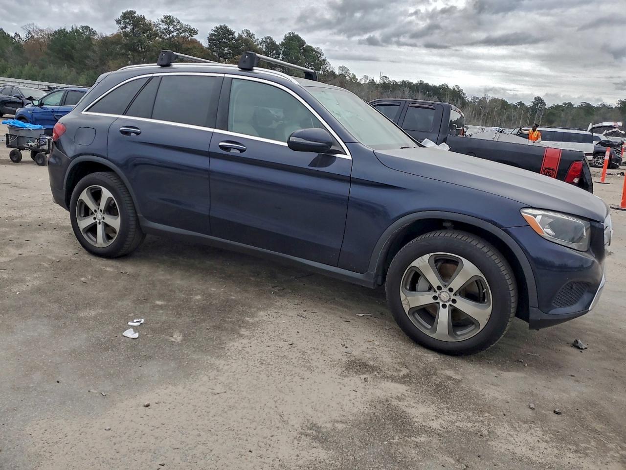 2017 MERCEDES-BENZ GLC 300 photo 7