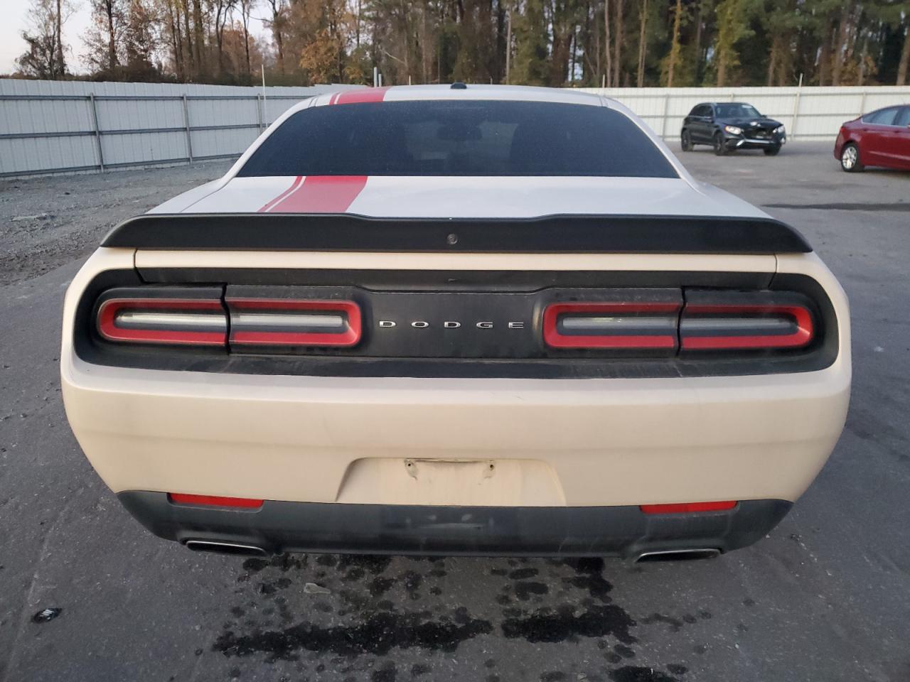 2016 DODGE CHALLENGER SXT photo 11