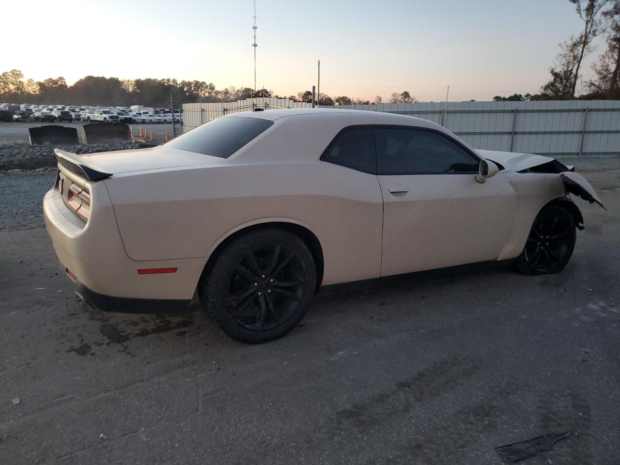 2016 DODGE CHALLENGER SXT photo 5