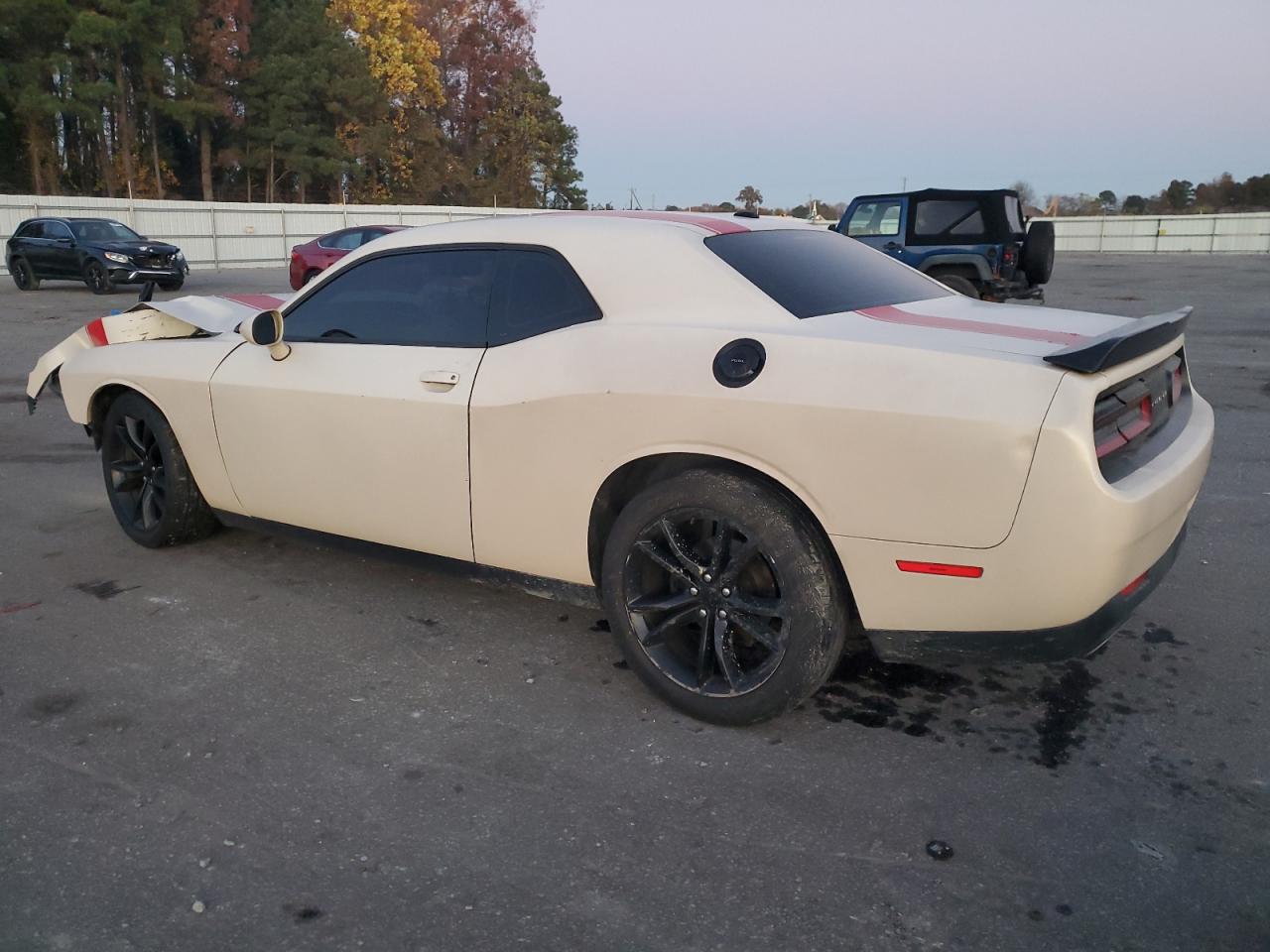 2016 DODGE CHALLENGER SXT photo 3