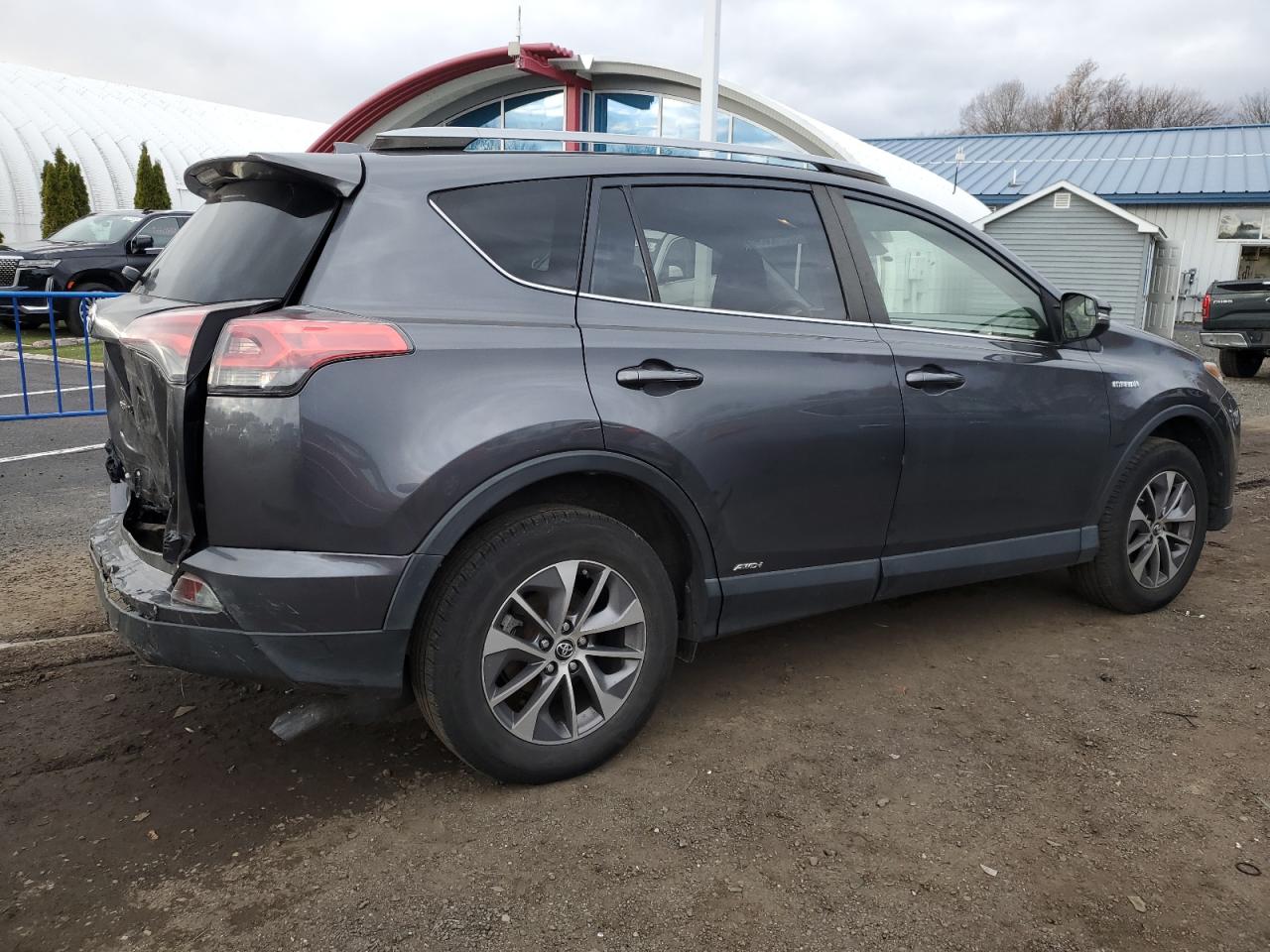 2018 TOYOTA RAV4 HV LE photo 5