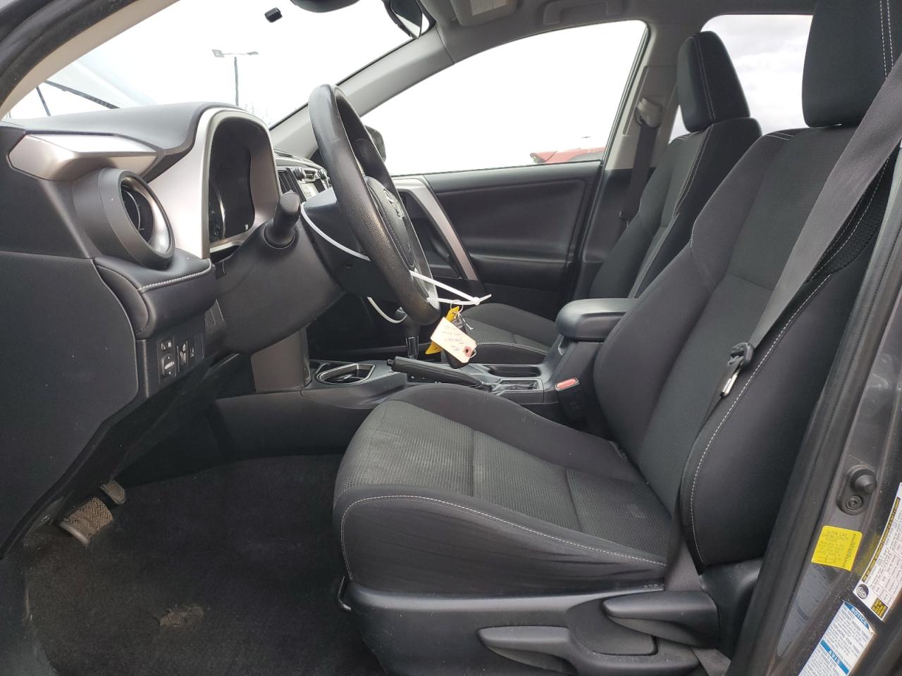 2018 TOYOTA RAV4 HV LE photo 13