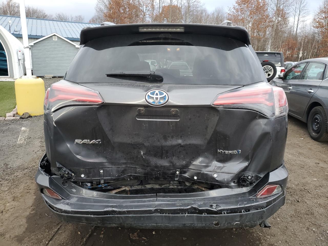 2018 TOYOTA RAV4 HV LE photo 11