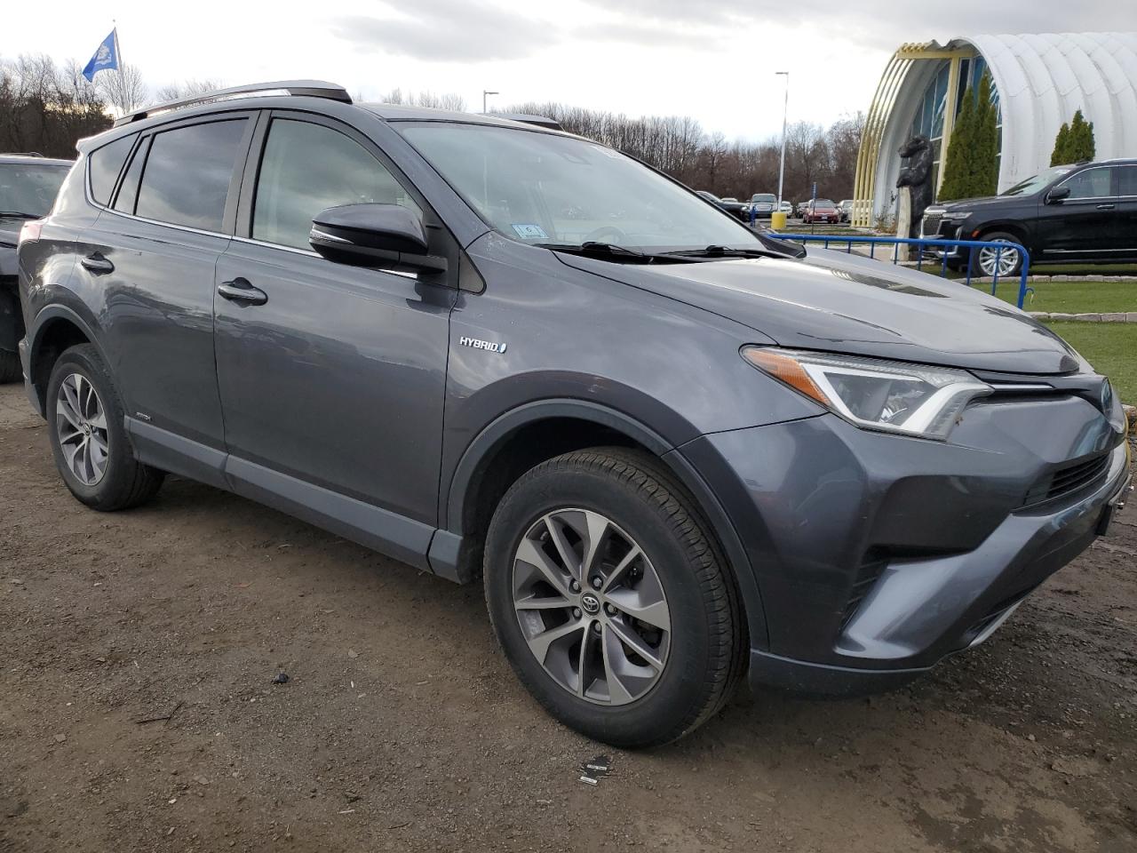 2018 TOYOTA RAV4 HV LE photo 7