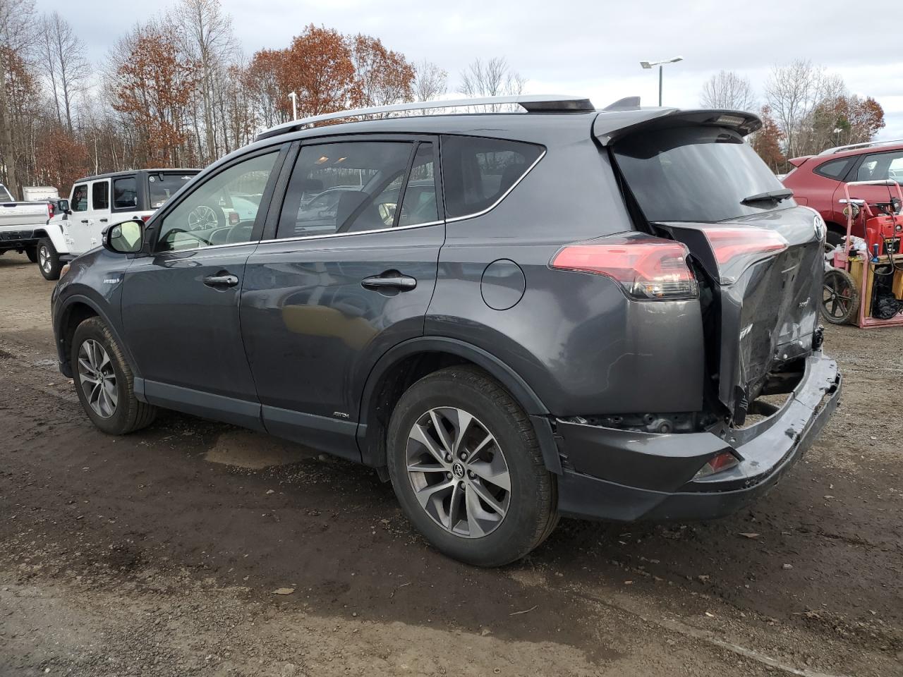2018 TOYOTA RAV4 HV LE photo 3