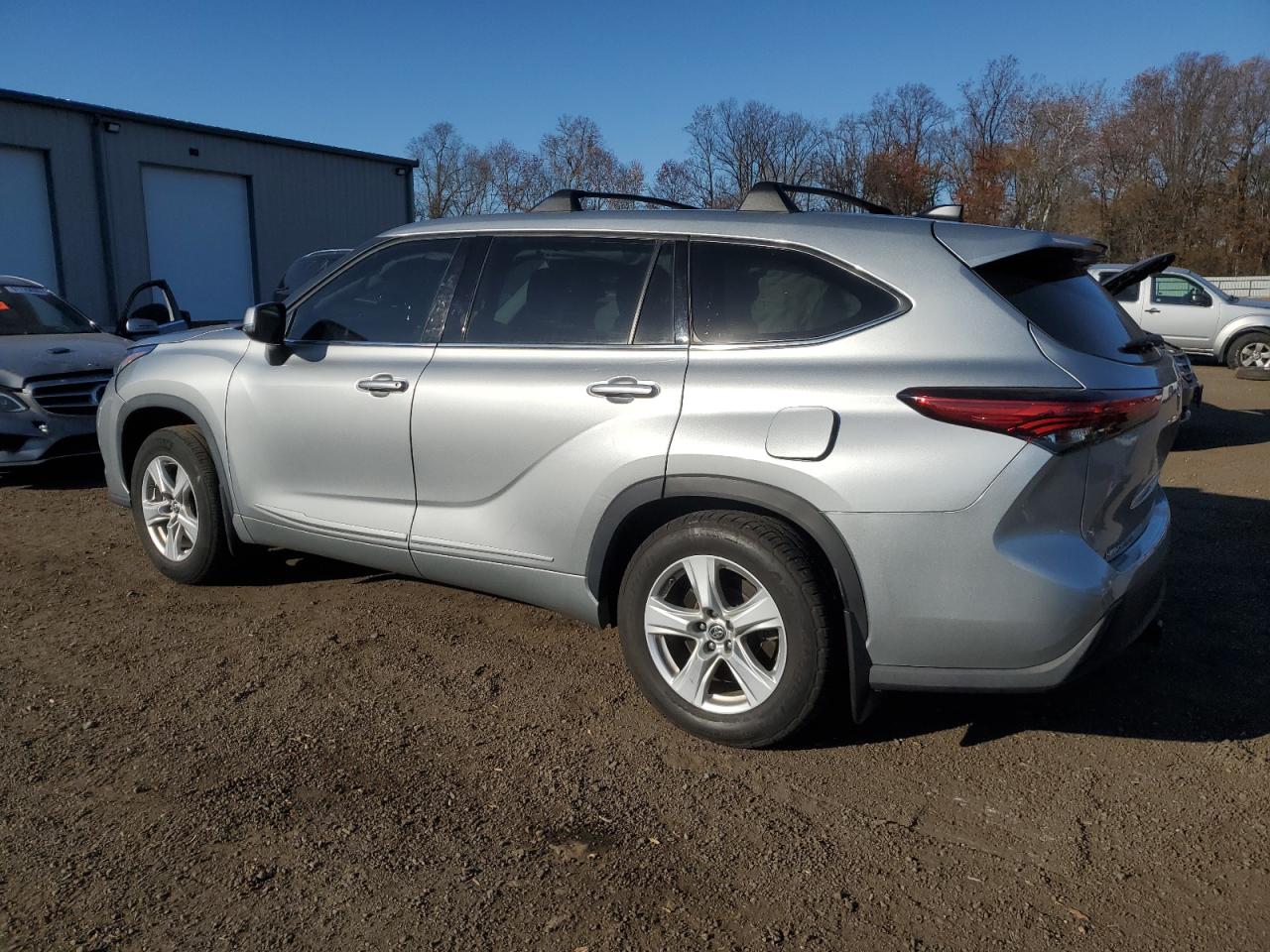 2022 TOYOTA HIGHLANDER L photo 2