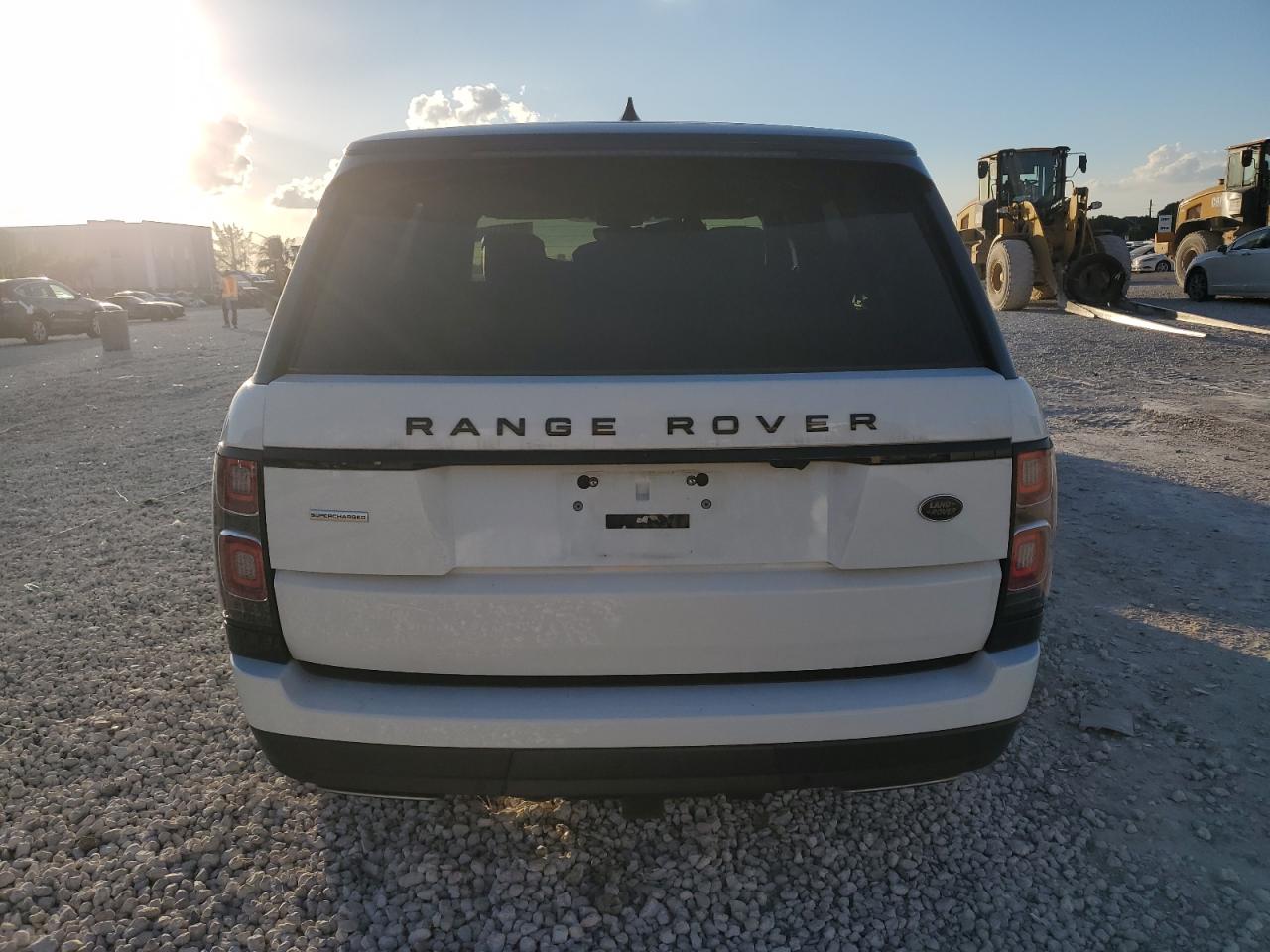 2018 LAND ROVER RANGE ROVER SUPERCHARGED photo 16