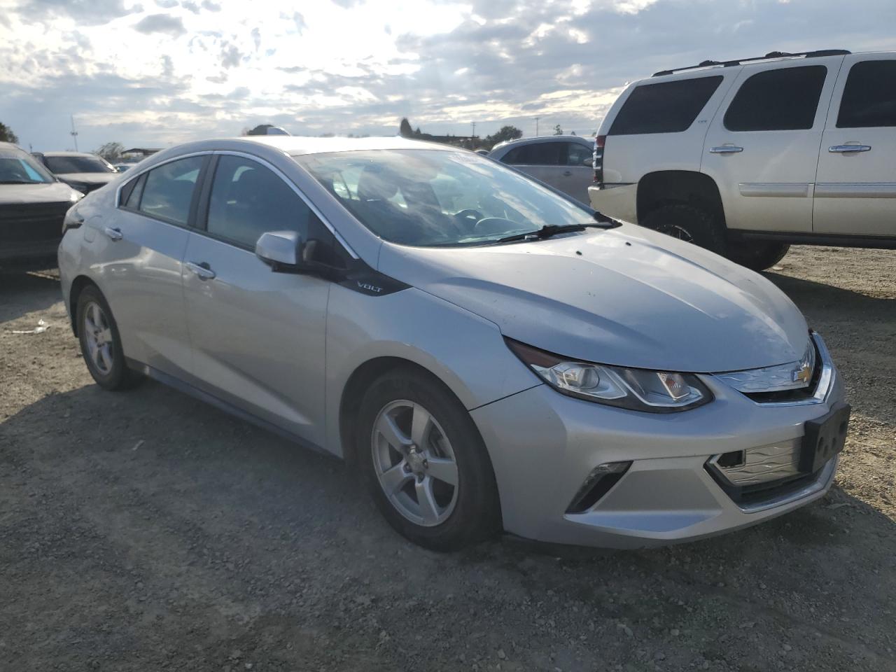 2017 CHEVROLET VOLT LT photo 4
