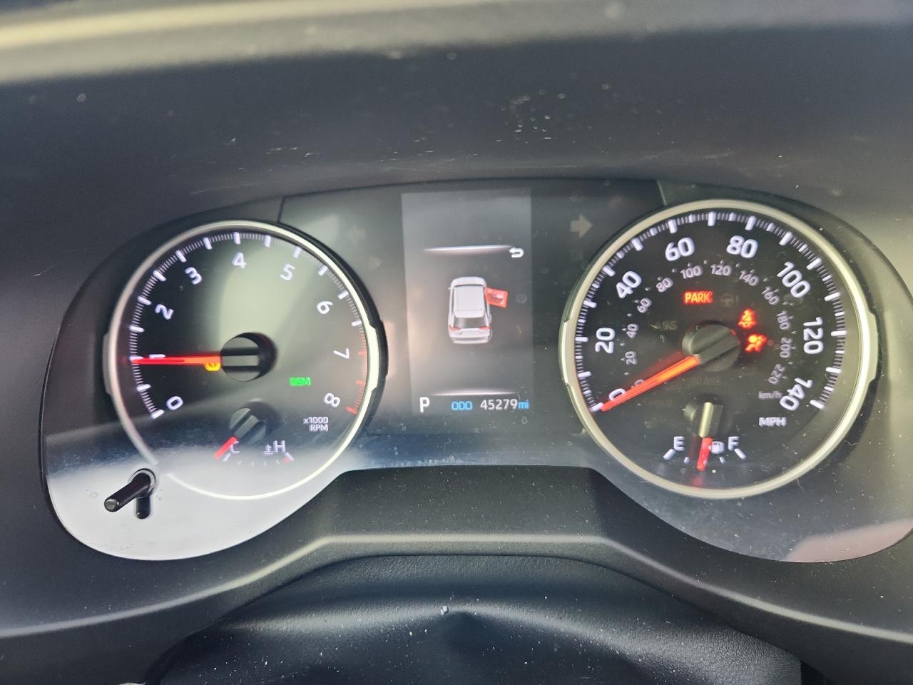 2021 TOYOTA RAV4 XLE photo 17
