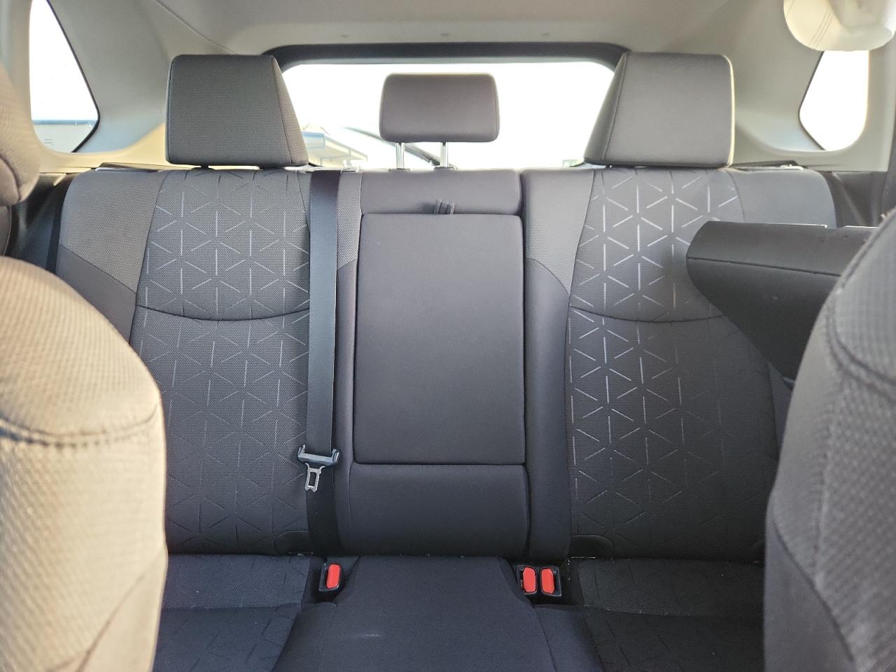 2021 TOYOTA RAV4 XLE photo 19
