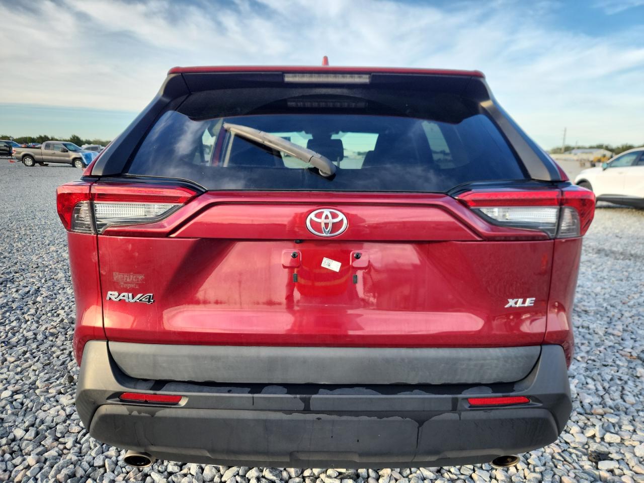 2021 TOYOTA RAV4 XLE photo 11