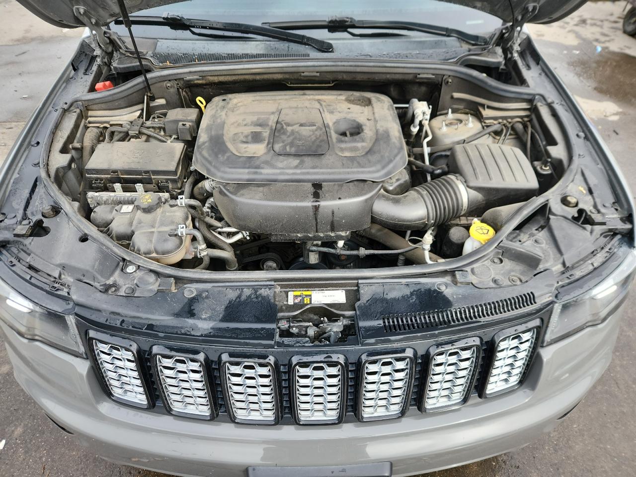 2019 JEEP GRAND CHEROKEE LAREDO photo 34
