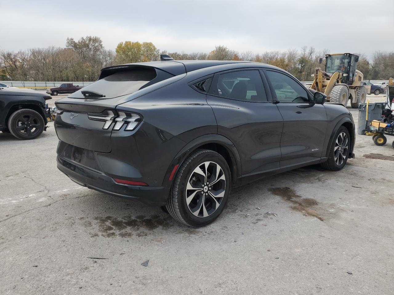2021 FORD MUSTANG MACH-E PREMIUM photo 3