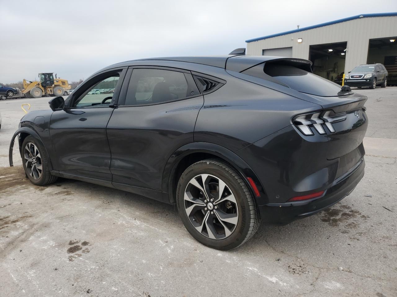 2021 FORD MUSTANG MACH-E PREMIUM photo 2