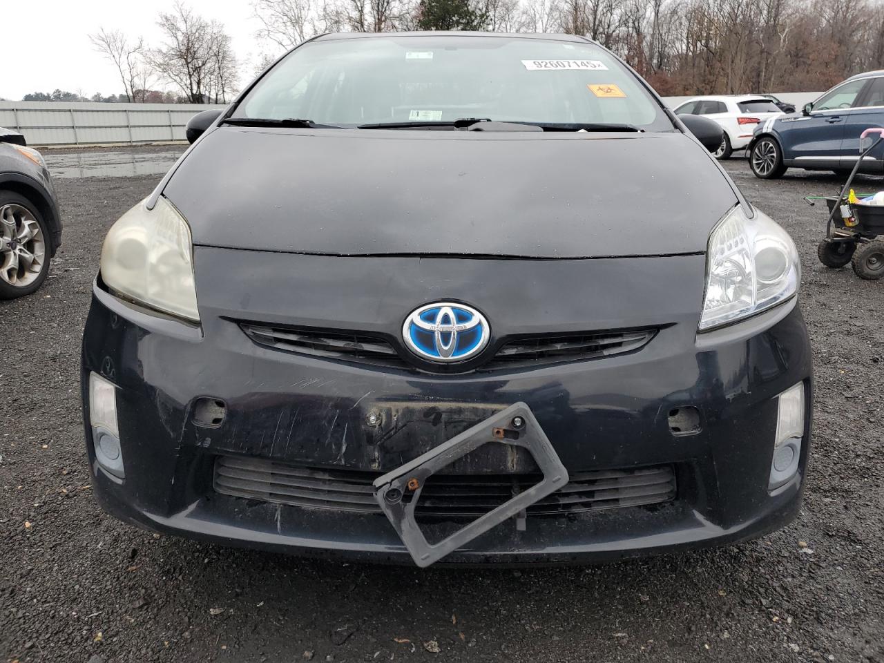 2011 TOYOTA PRIUS TWO photo 9