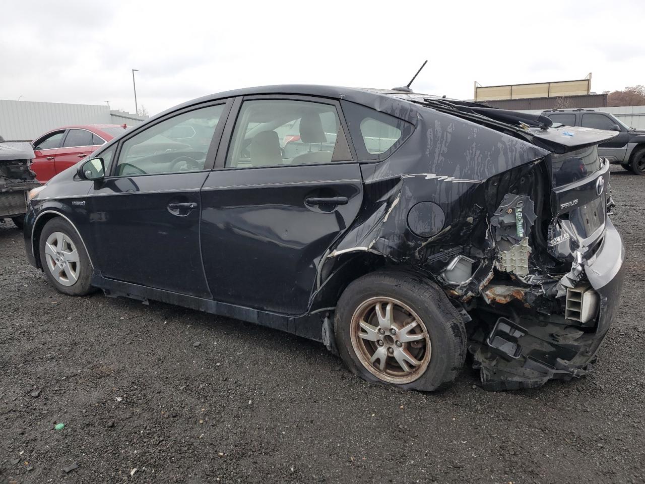 2011 TOYOTA PRIUS TWO photo 3