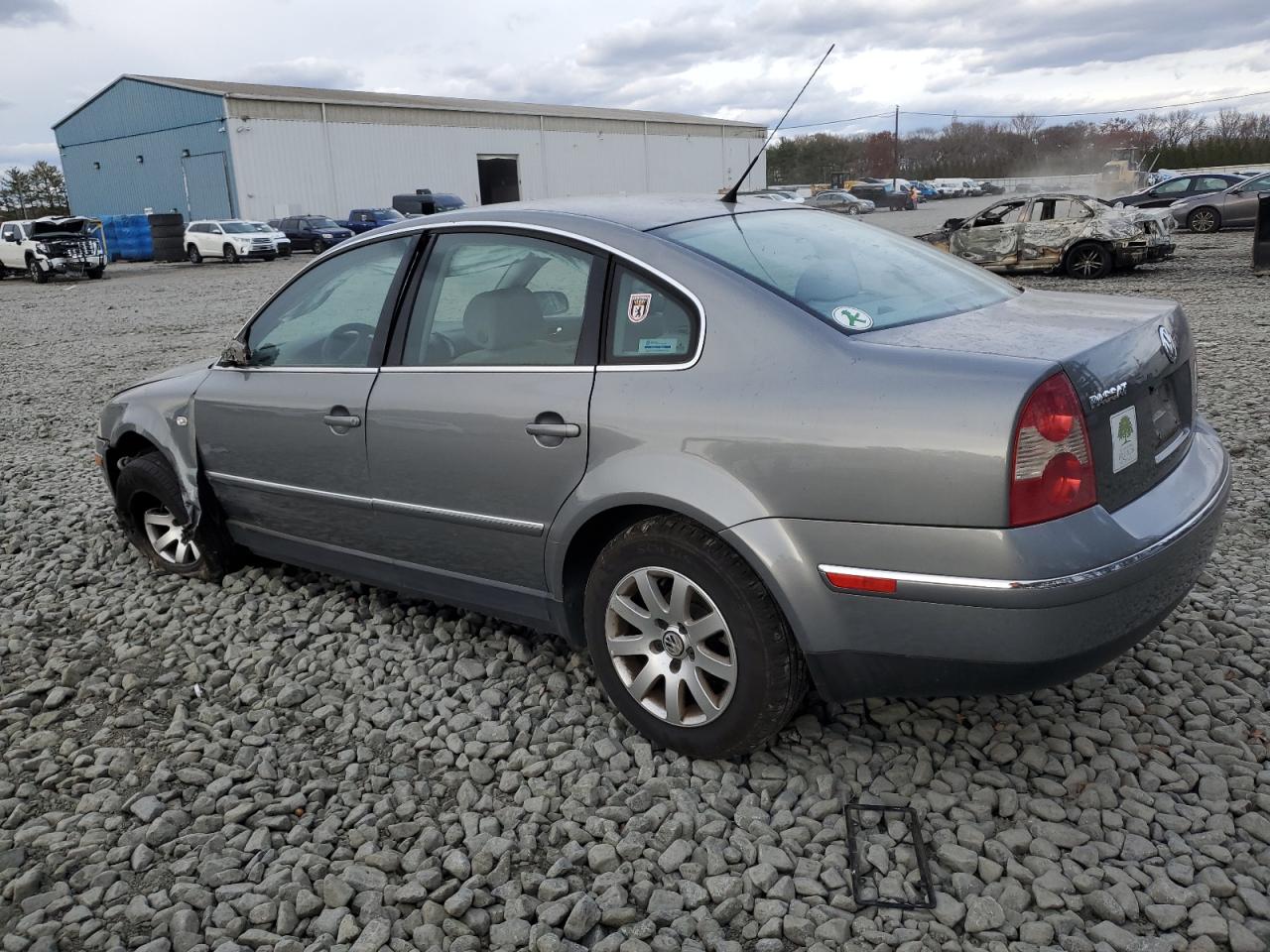 2003 VOLKSWAGEN PASSAT GLS photo 4