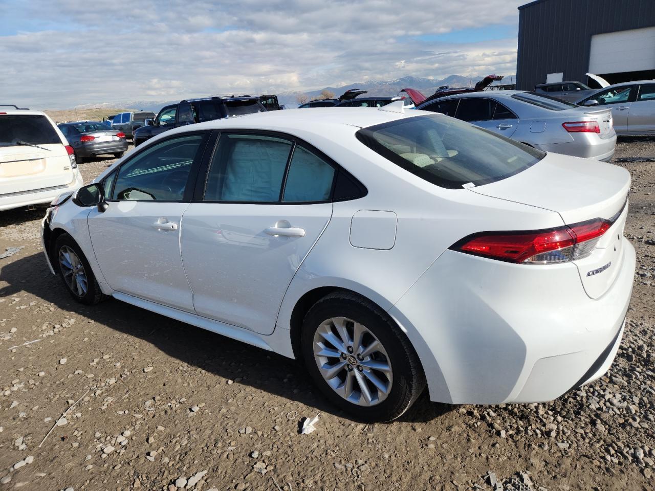 2020 TOYOTA COROLLA LE photo 2