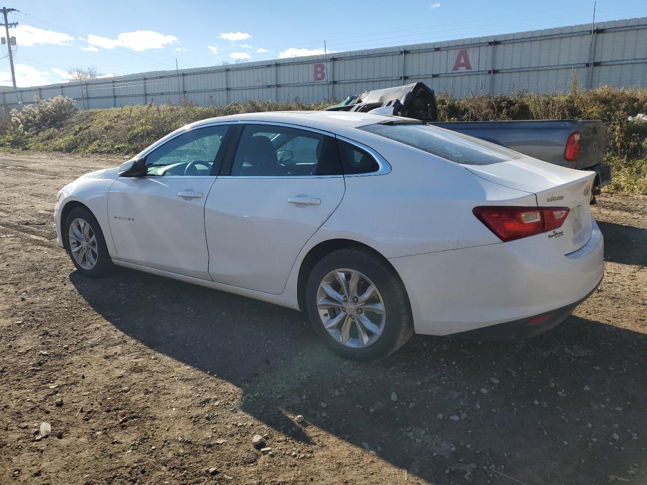 2023 CHEVROLET MALIBU LT photo 3