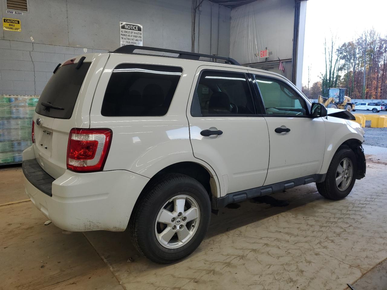 2011 FORD ESCAPE photo 5