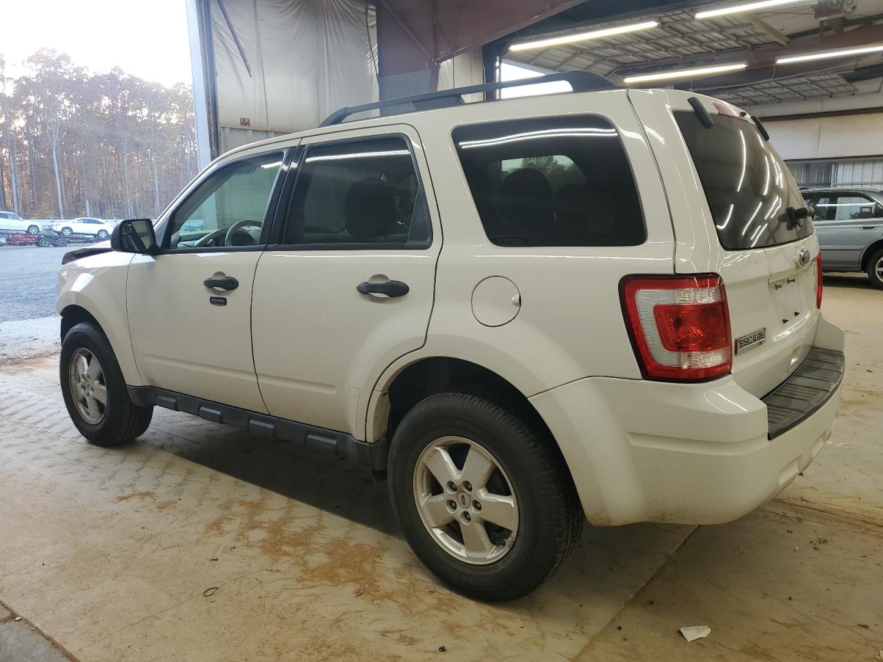 2011 FORD ESCAPE photo 3