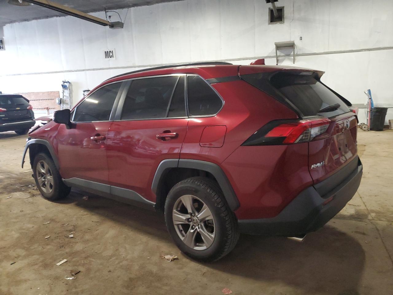 2022 TOYOTA RAV4 XLE photo 3