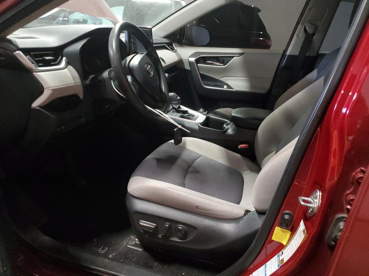 2022 TOYOTA RAV4 XLE photo 13