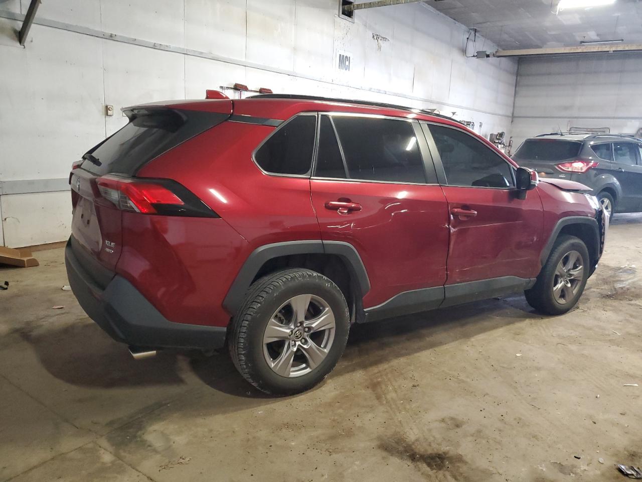 2022 TOYOTA RAV4 XLE photo 5