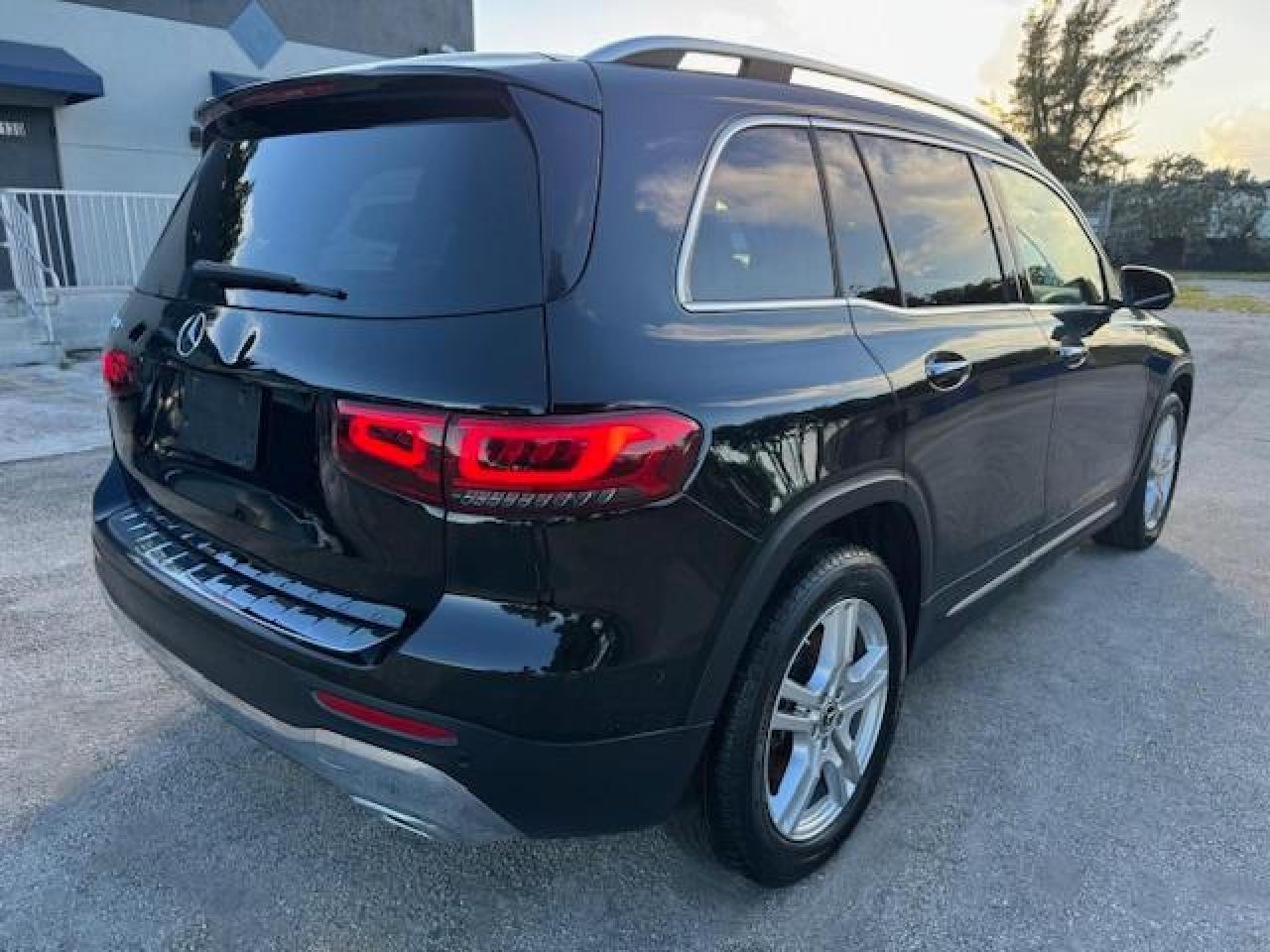 2020 MERCEDES-BENZ GLB 250 photo 3