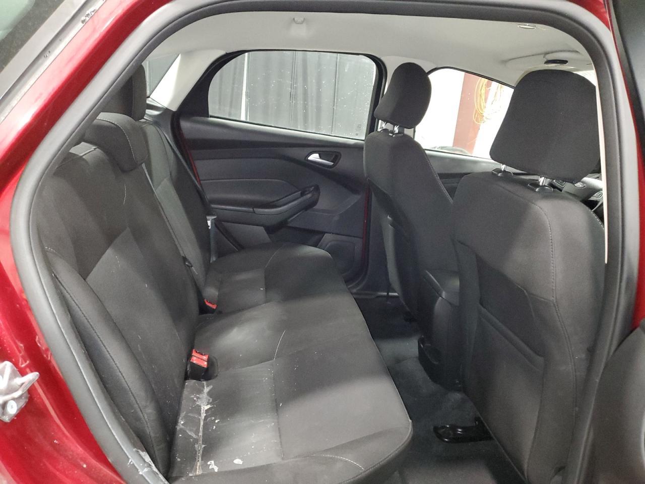 2017 FORD FOCUS SE photo 28