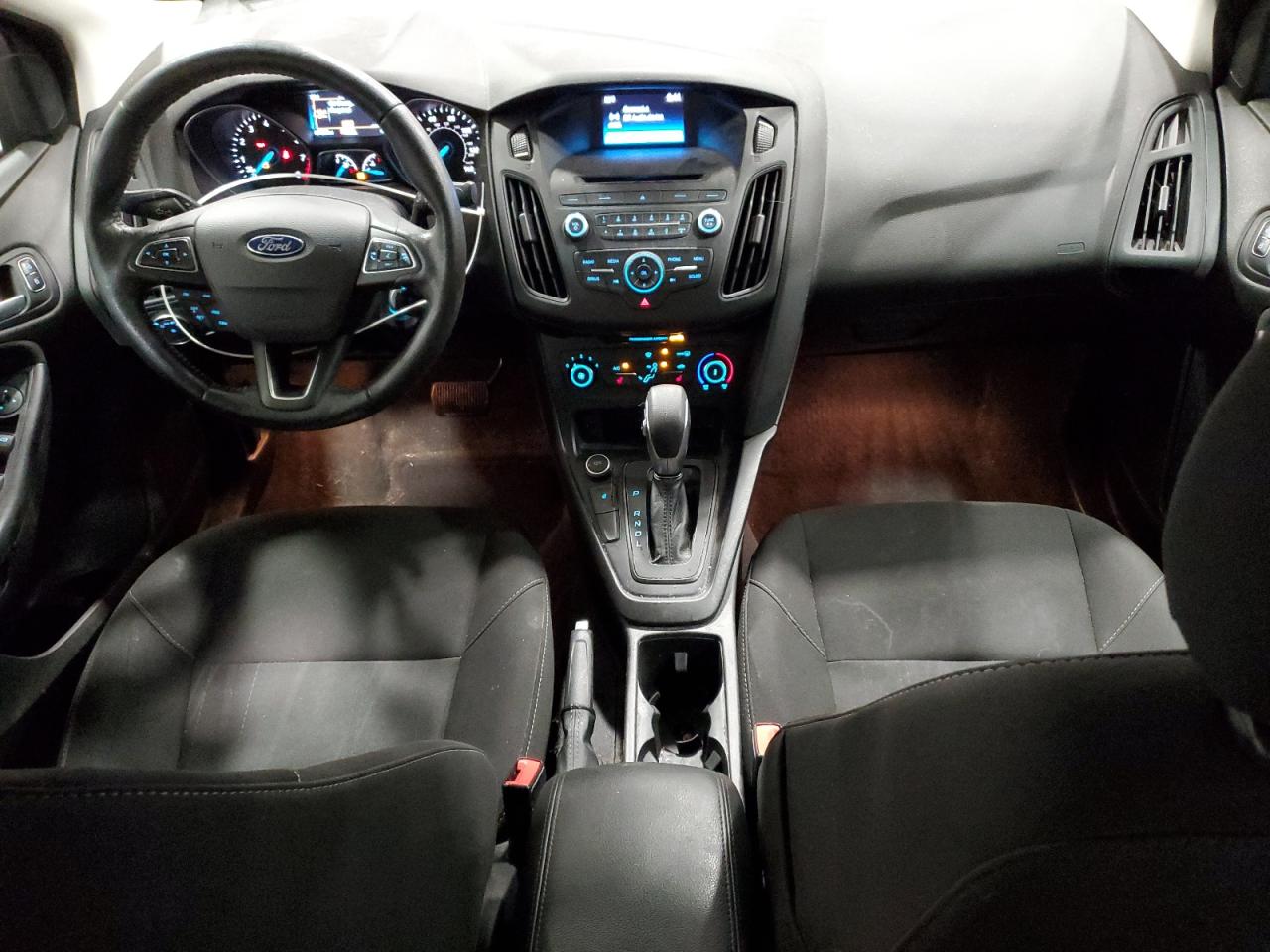 2017 FORD FOCUS SE photo 22