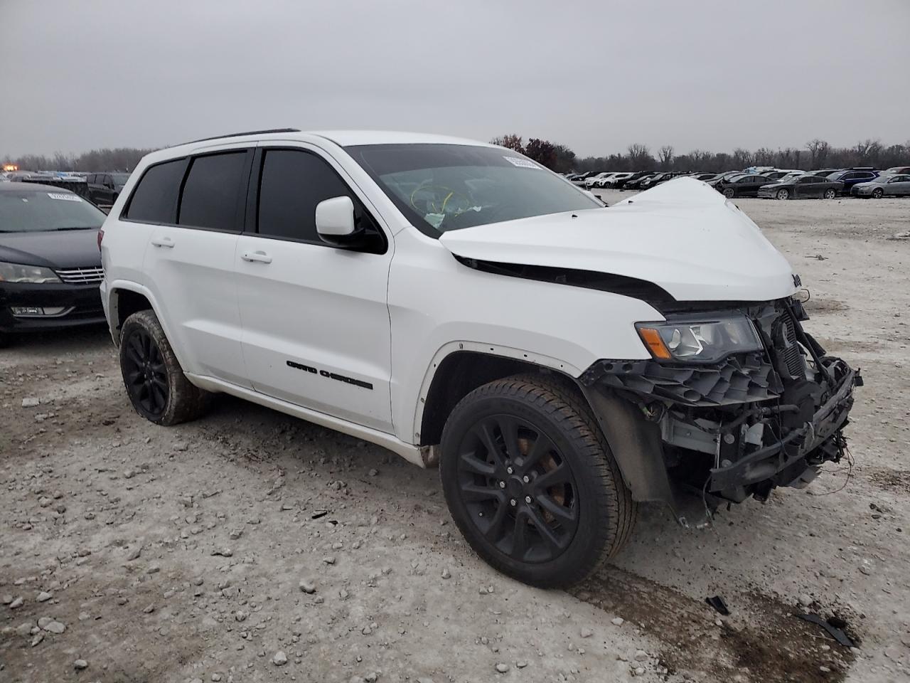 2018 JEEP GRAND CHEROKEE LAREDO photo 4