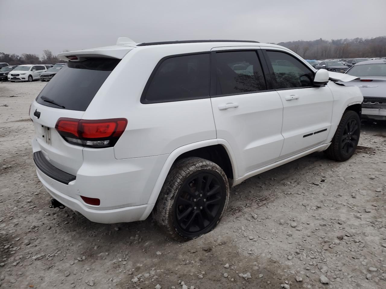 2018 JEEP GRAND CHEROKEE LAREDO photo 3
