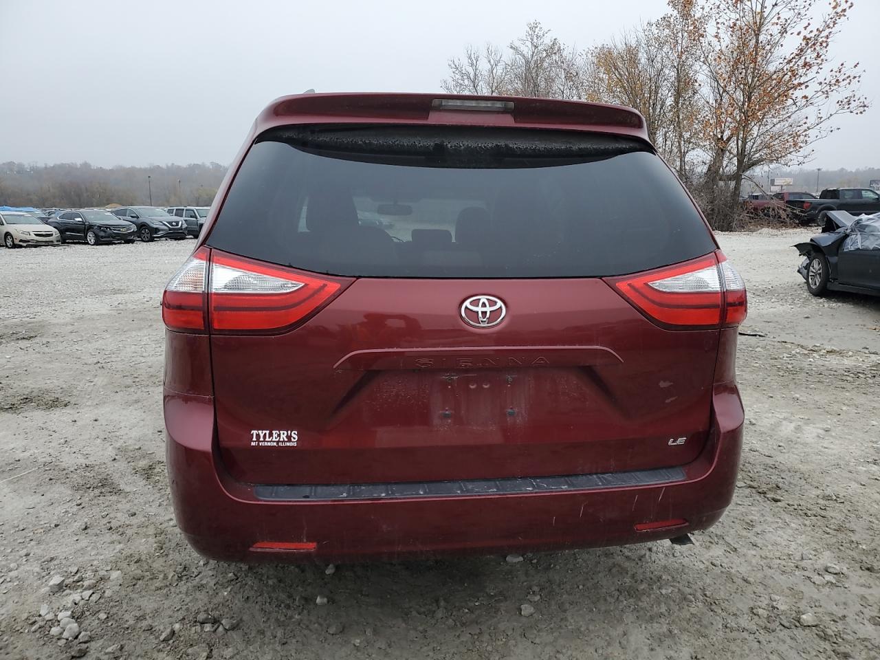 2015 TOYOTA SIENNA LE photo 6